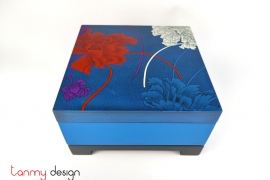 Hộp sơn mài vuông xanh vẽ hoa cẩm chướng kèm đế 25 cm